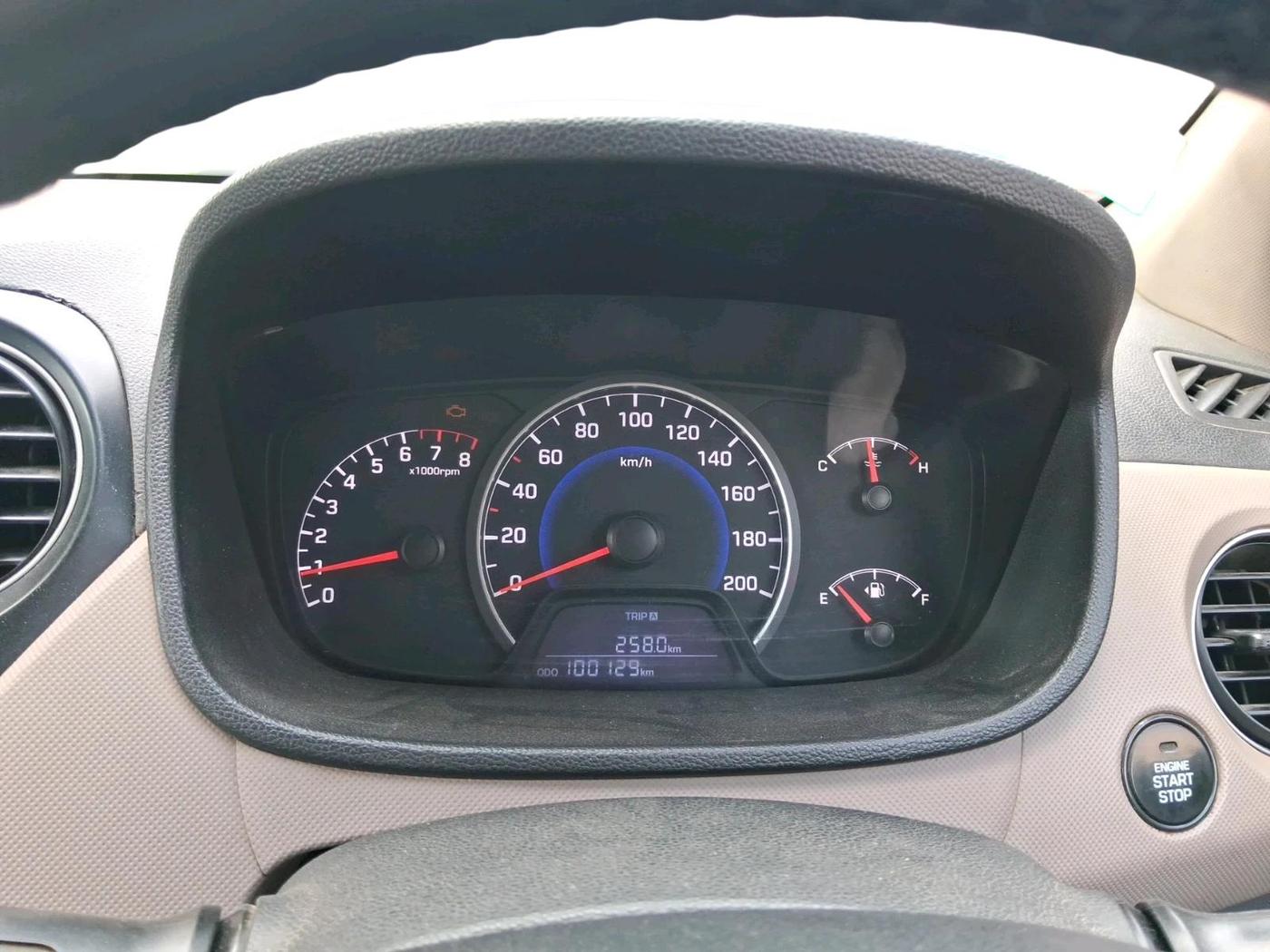 2014 Hyundai Grand i10 SPORTZ 1.2 KAPPA VTVT, CNG, Manual, 1,00,129 km, interior