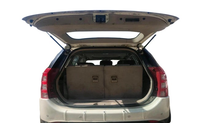 2016 Mahindra XUV500 W10 1.99, Diesel, Manual, 1,47,848 km, exterior