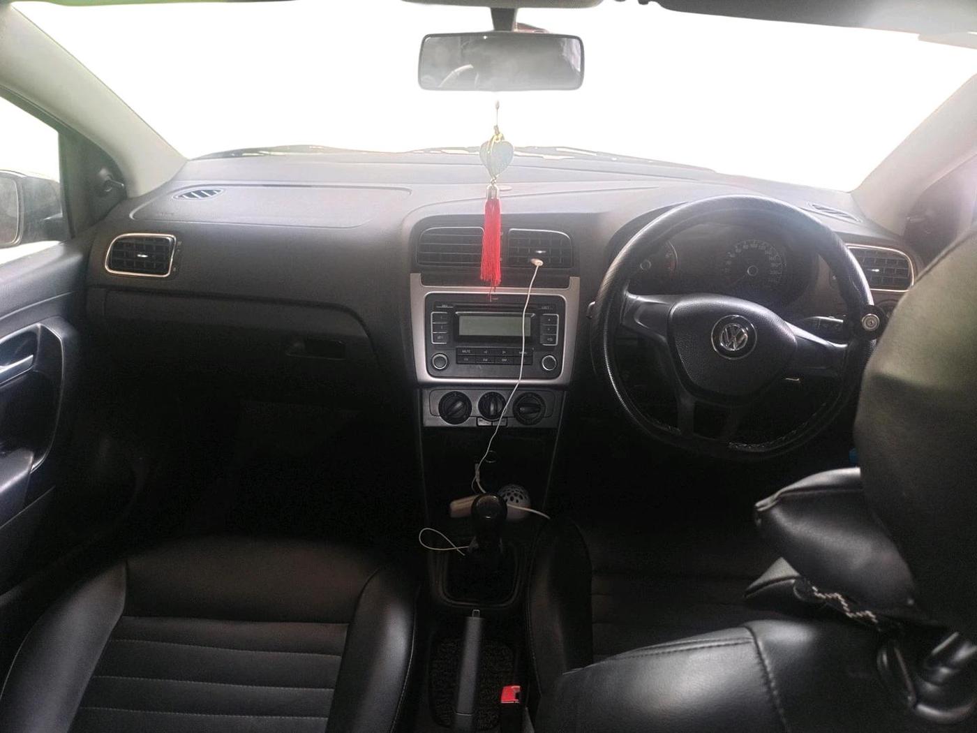 2017 Volkswagen Ameo TRENDLINE 1.2L, Petrol, Manual, 1,08,005 km, interior
