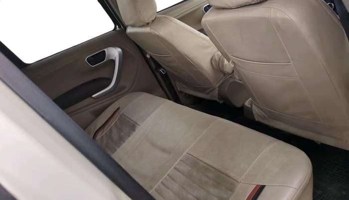 2016 Mahindra TUV300 T8, Diesel, Manual, 1,41,457 km, interior