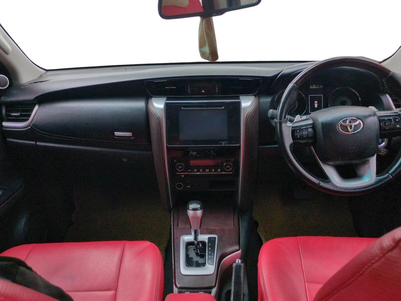 2018 Toyota Fortuner 2.8 4X2 AT, Diesel, Automatic, 2,23,043 km, interior