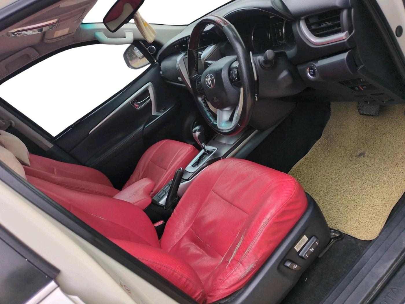 2018 Toyota Fortuner 2.8 4X2 AT, Diesel, Automatic, 2,23,043 km, interior