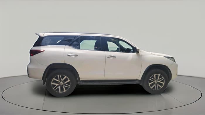 2016 Toyota Fortuner 2.8 4X4 AT, Diesel, Automatic, 3,89,944 km, exterior