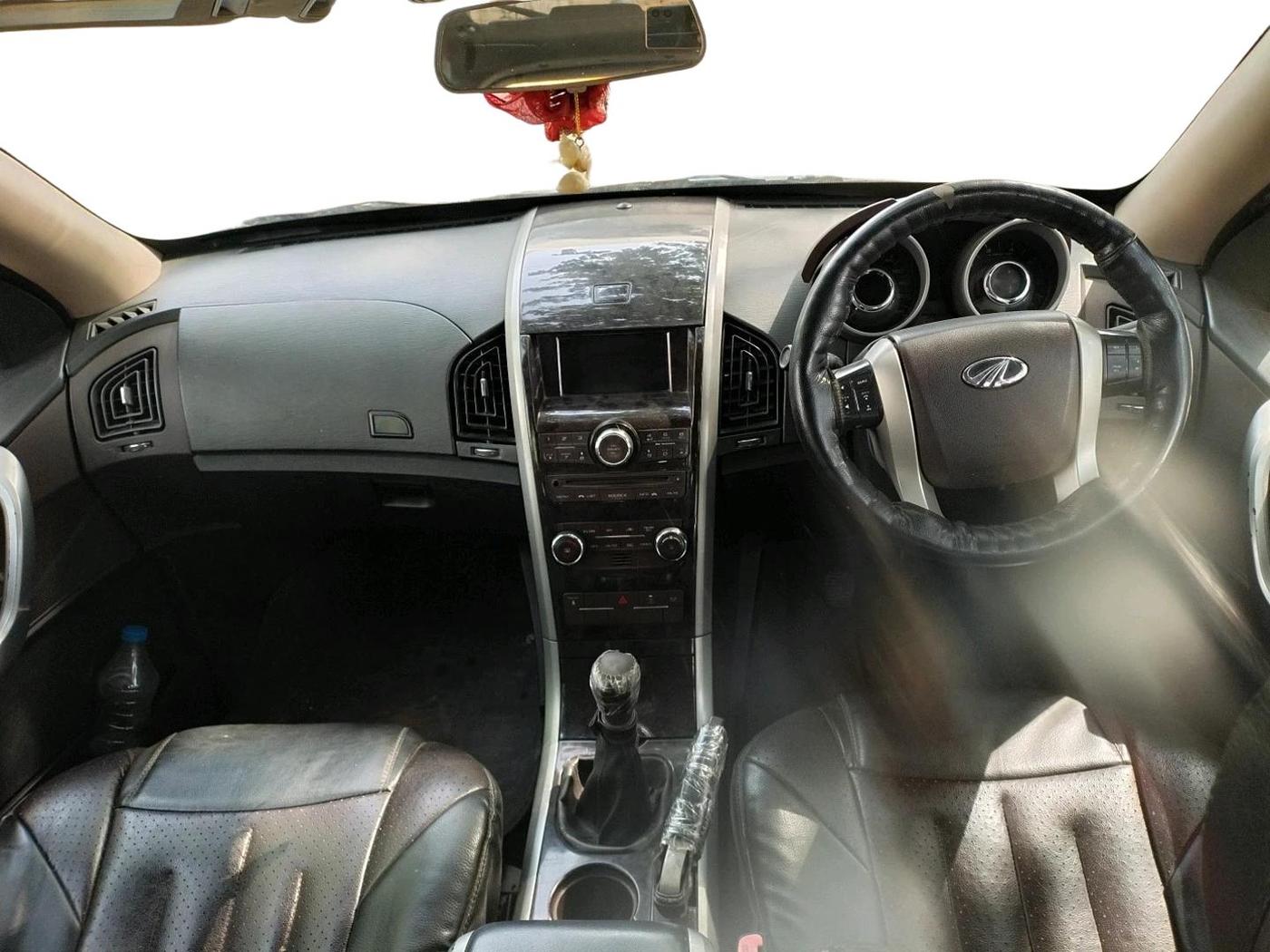 2015 Mahindra XUV500 W6, Diesel, Manual, 1,08,498 km, interior
