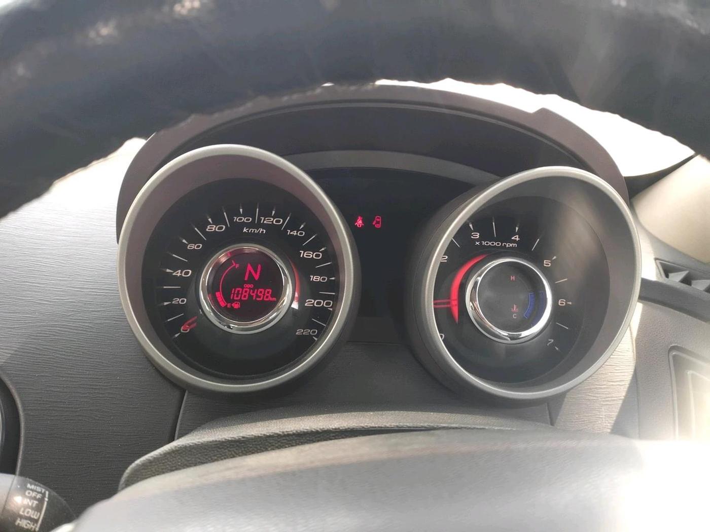 2015 Mahindra XUV500 W6, Diesel, Manual, 1,08,498 km, interior