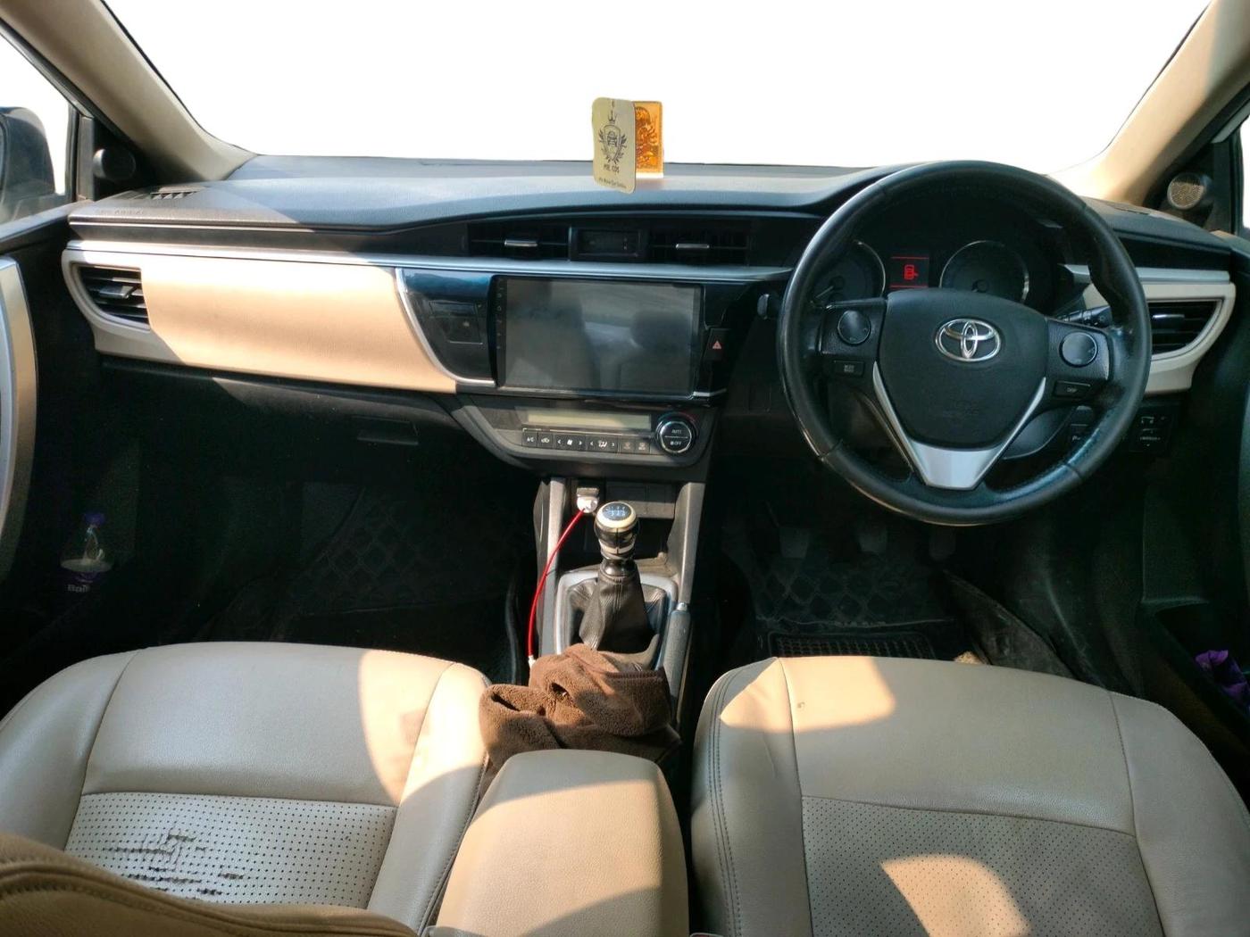 2014 Toyota Corolla Altis G PETROL, Petrol, Manual, 1,82,041 km, interior