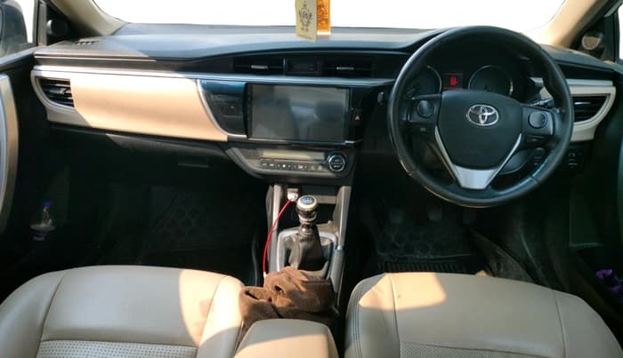 2014 Toyota Corolla Altis G PETROL, Petrol, Manual, 1,19,217 km, interior
