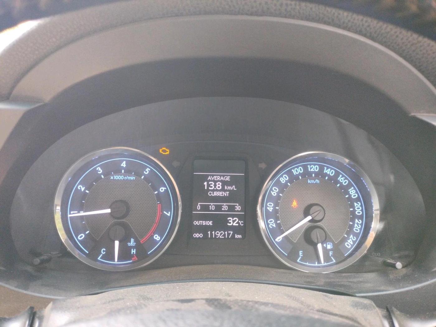 2014 Toyota Corolla Altis G PETROL, Petrol, Manual, 1,82,041 km, interior