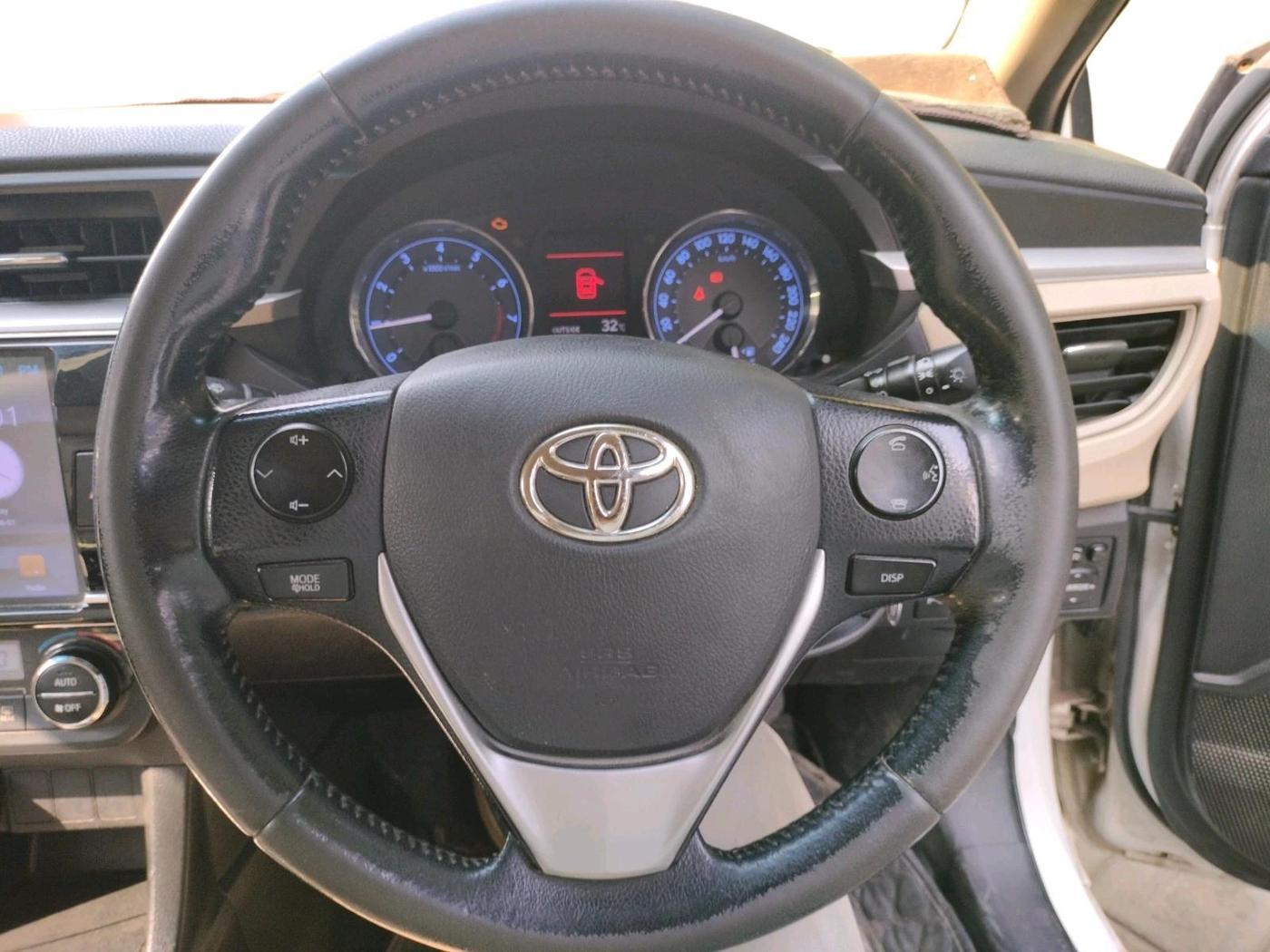 2014 Toyota Corolla Altis G PETROL, Petrol, Manual, 1,82,041 km, interior