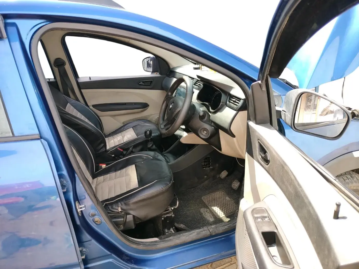 2021 Renault TRIBER RXE MT, Petrol, Manual, 78,872 km, interior