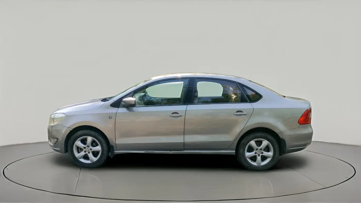 2012 Skoda Rapid 1.6 MPI ACTIVE, CNG, Manual, 1,03,138 km, exterior
