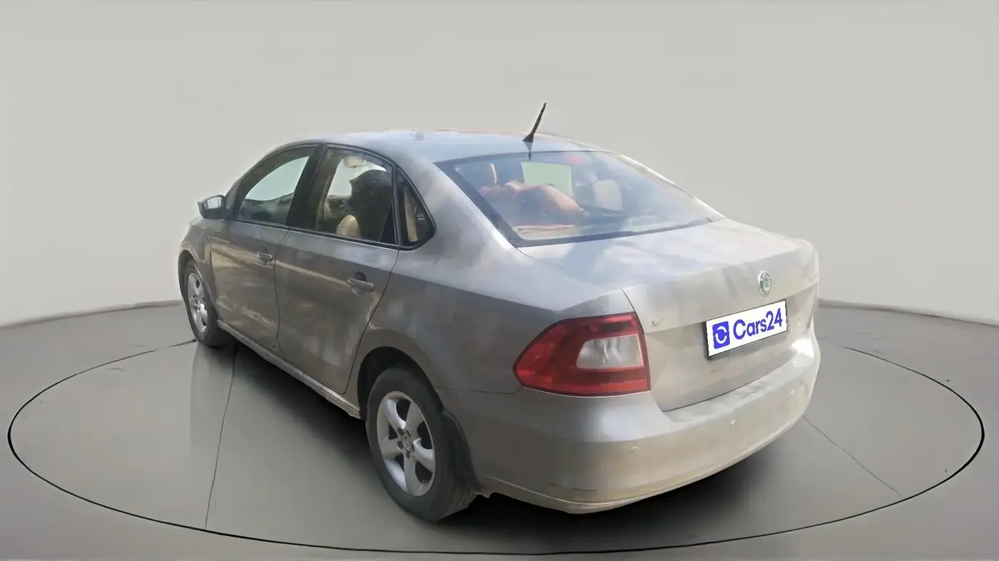 2012 Skoda Rapid 1.6 MPI ACTIVE, CNG, Manual, 1,03,138 km, exterior