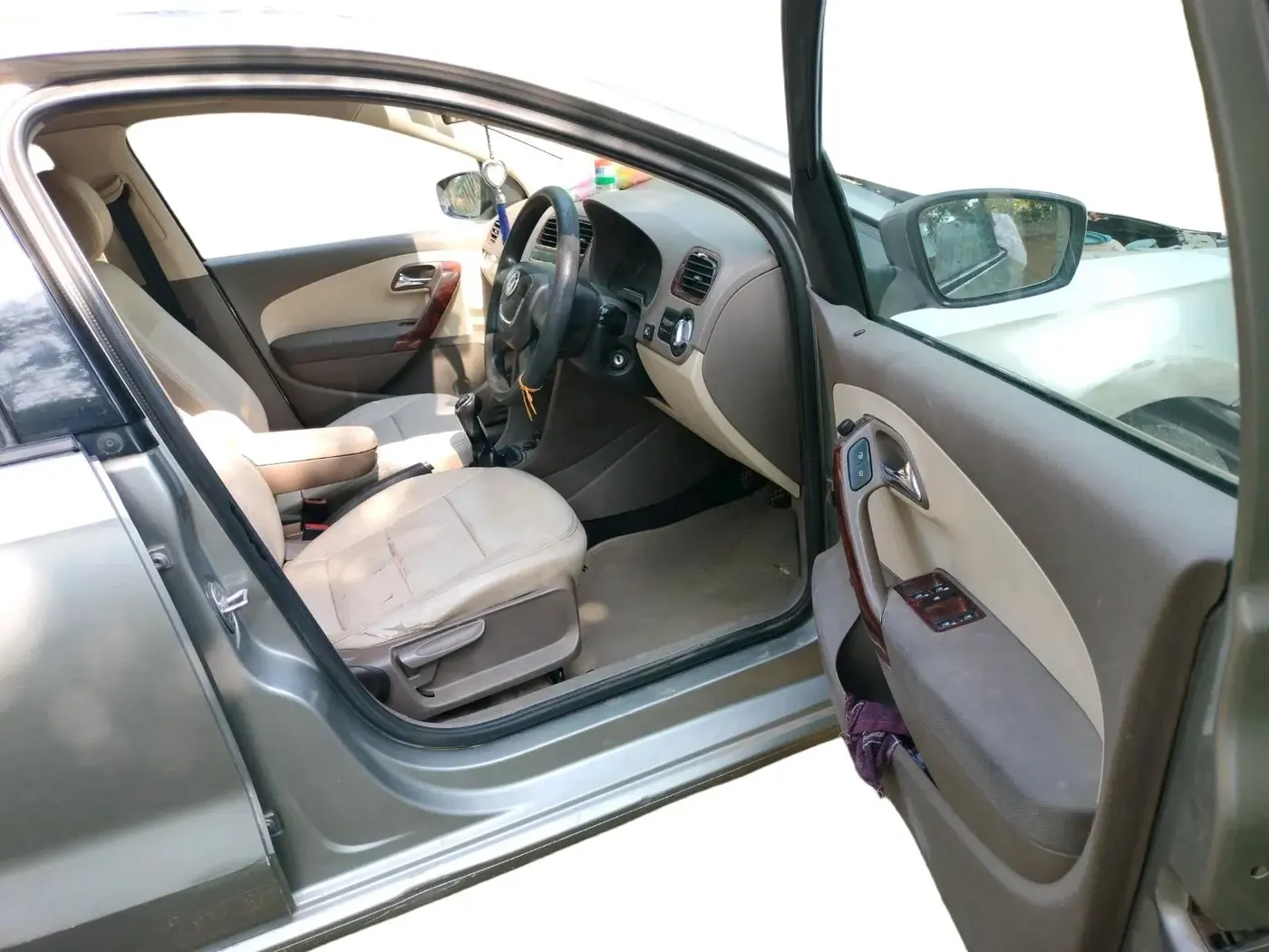 2012 Skoda Rapid 1.6 MPI ACTIVE, CNG, Manual, 1,03,138 km, interior