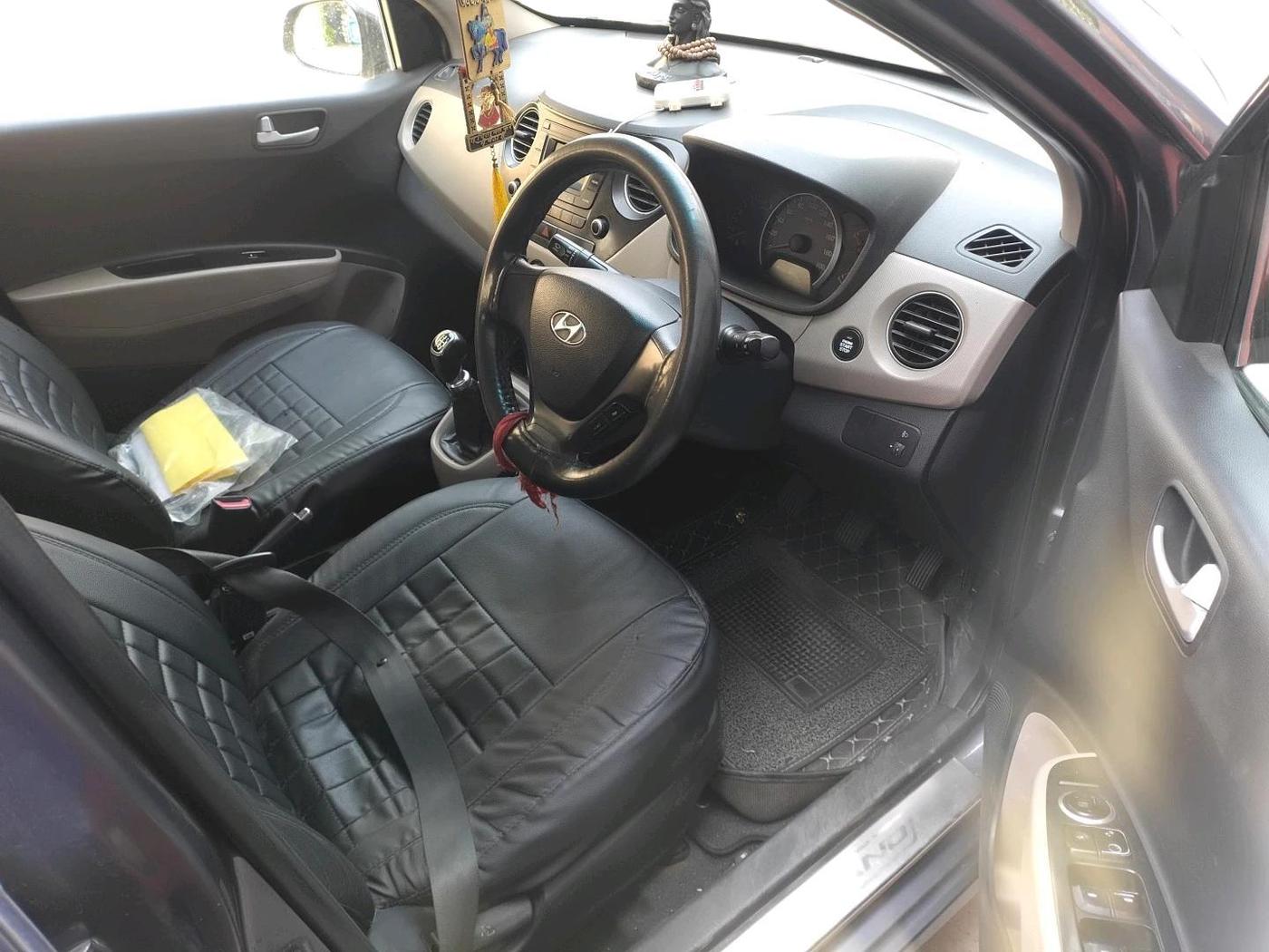 2014 Hyundai Grand i10 SPORTZ 1.2 KAPPA VTVT, Petrol, Manual, 1,74,885 km, interior