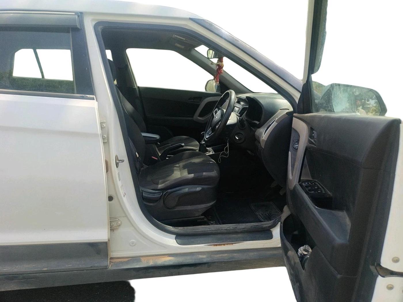 2018 Hyundai Creta E PLUS 1.6 PETROL, Petrol, Manual, 1,02,950 km, interior