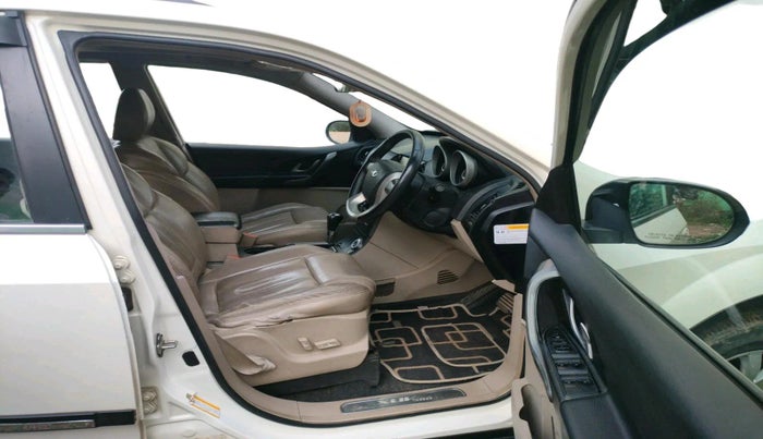 2016 Mahindra XUV500 W10 AT 1.99, Diesel, Automatic, 1,02,561 km, interior