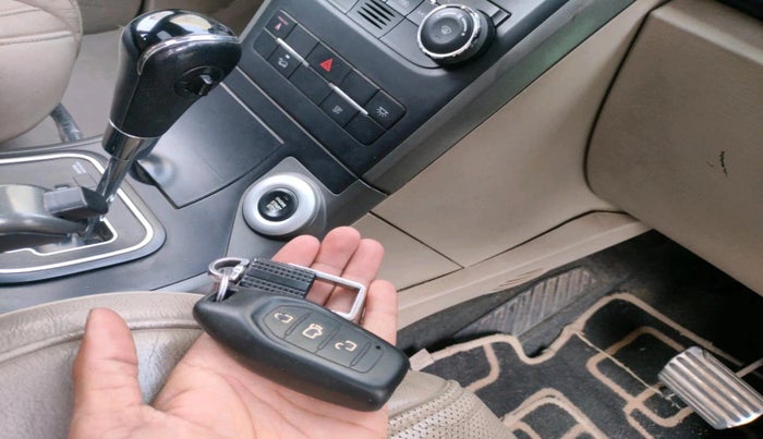 2016 Mahindra XUV500 W10 AT 1.99, Diesel, Automatic, 1,02,561 km, interior