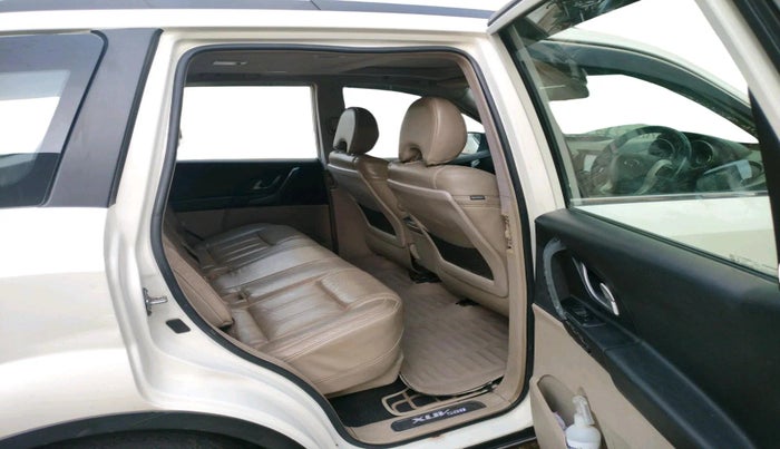 2016 Mahindra XUV500 W10 AT 1.99, Diesel, Automatic, 1,02,561 km, interior