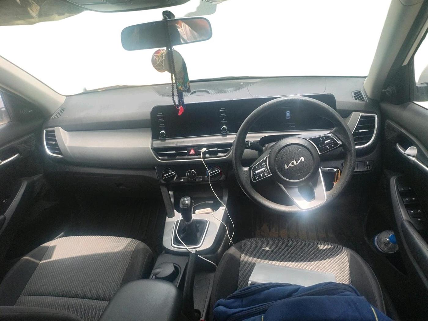 2025 KIA SELTOS HTE (O)1.5 Petrol MT, Petrol, Manual, 17,101 km, interior