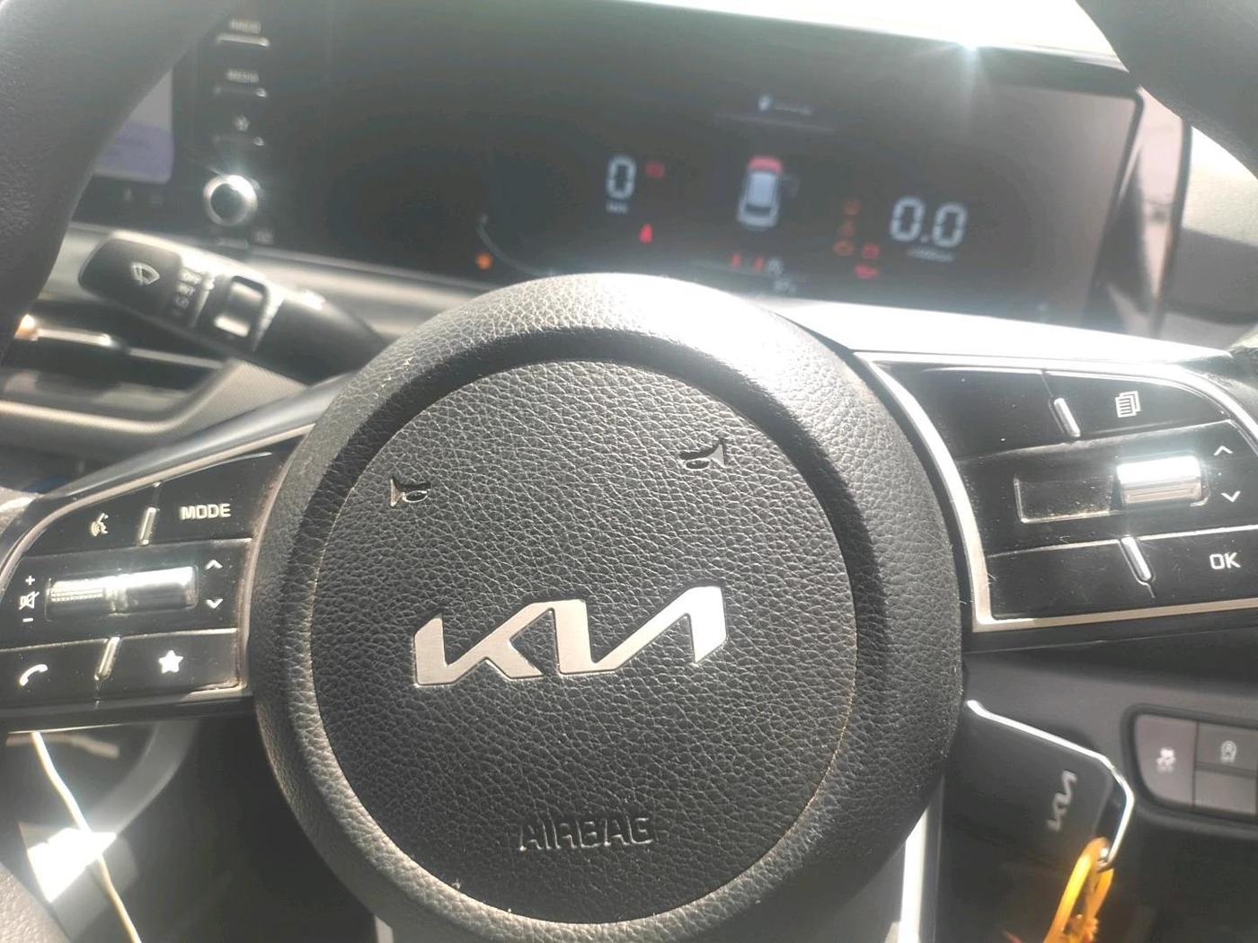 2025 KIA SELTOS HTE (O)1.5 Petrol MT, Petrol, Manual, 17,101 km, interior