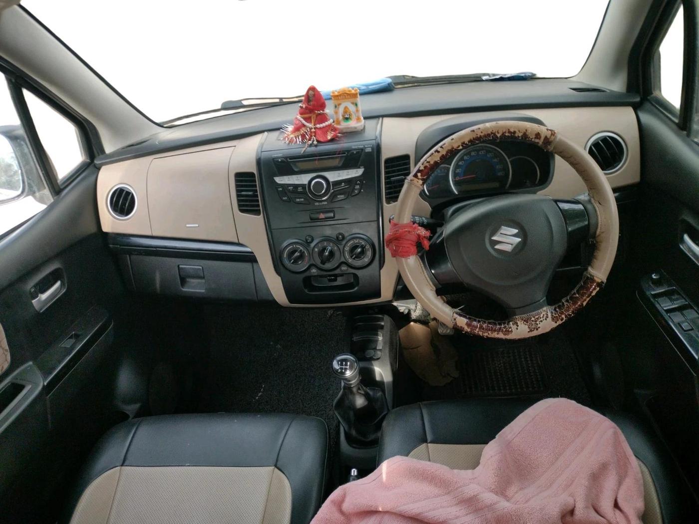2017 Maruti Wagon R 1.0 VXI, CNG, Manual, 75,125 km, interior