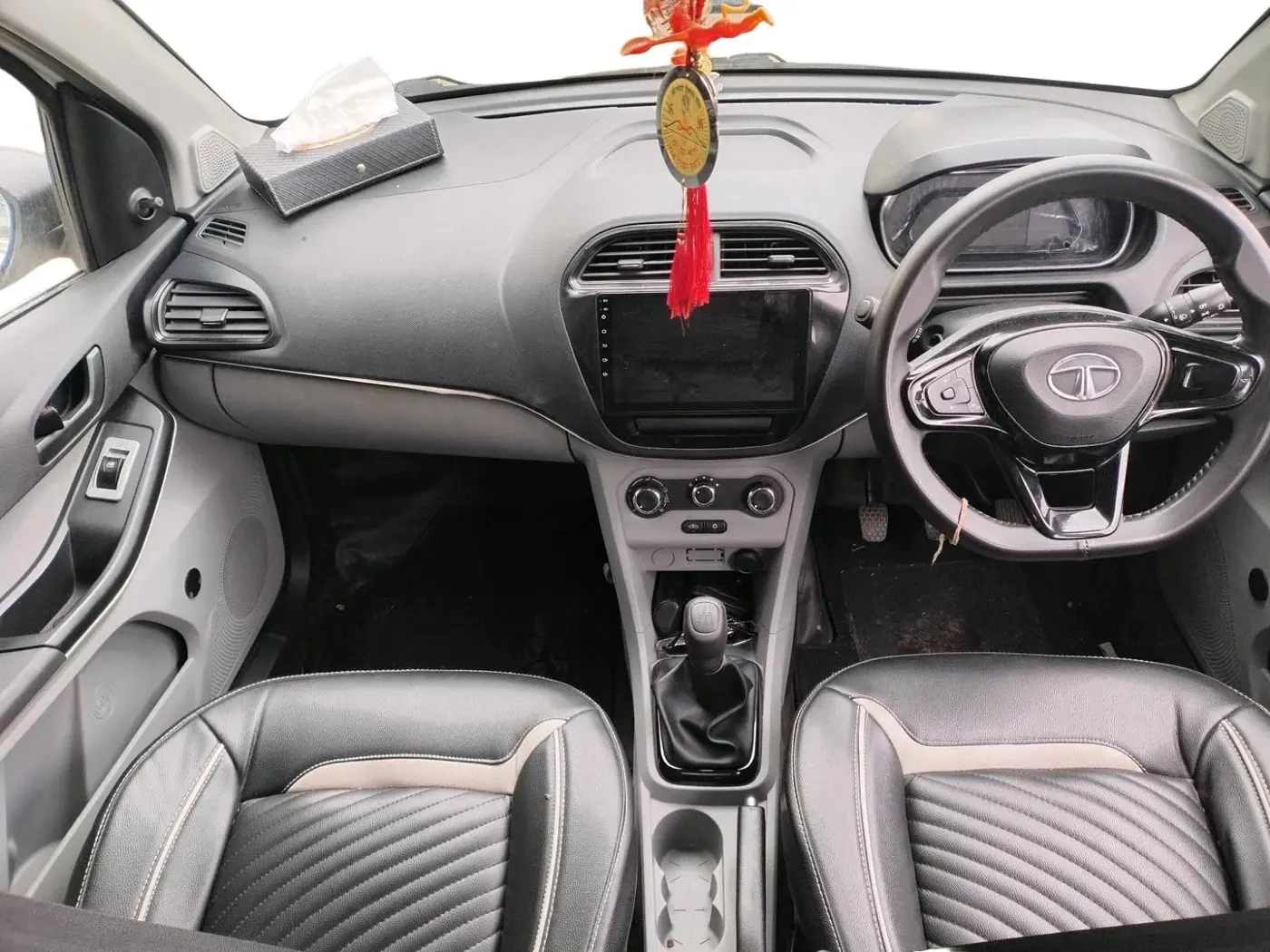 2023 Tata Tiago XE PETROL, Petrol, Manual, 25,293 km, interior