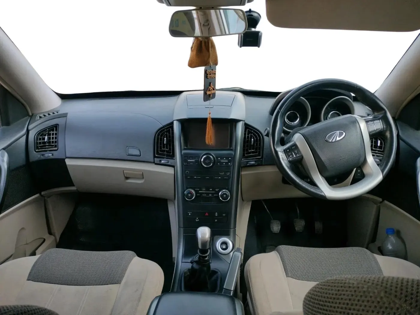 2017 Mahindra XUV500 W9 1.99, Diesel, Manual, 1,17,921 km, interior