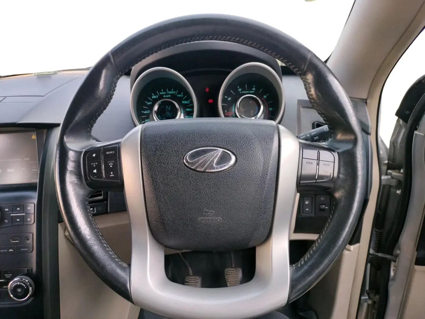 2017 Mahindra XUV500 W9 1.99, Diesel, Manual, 1,17,921 km, interior