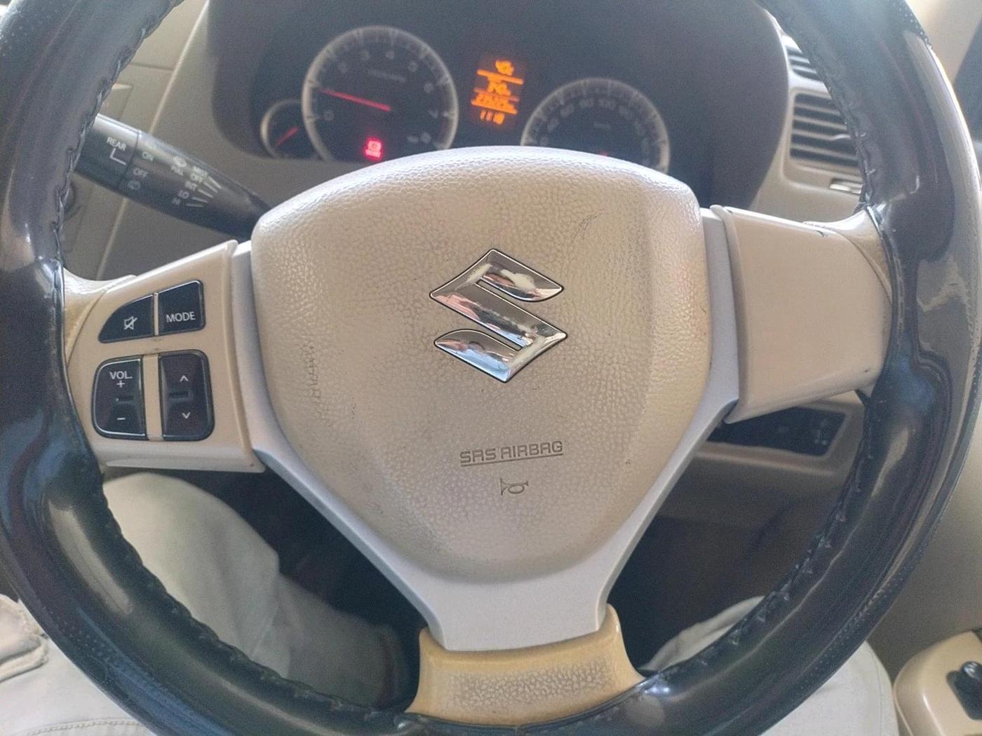 2014 Maruti Ertiga ZXI, Petrol, Manual, 2,35,225 km, interior