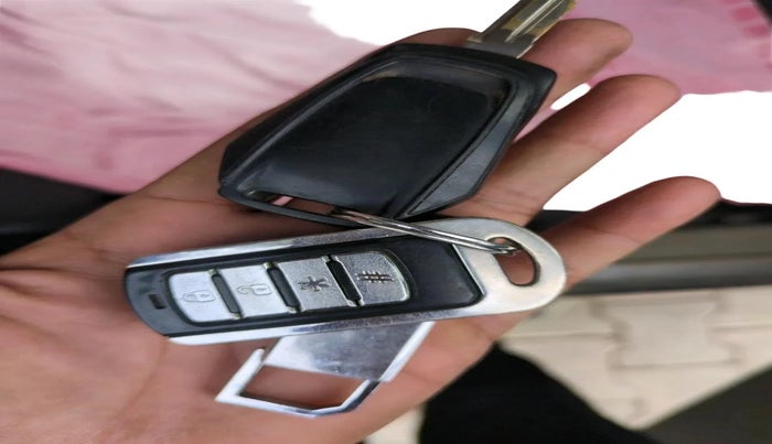 2016 Mahindra Kuv100 K4 D 6 STR, Diesel, Manual, 39,559 km, interior