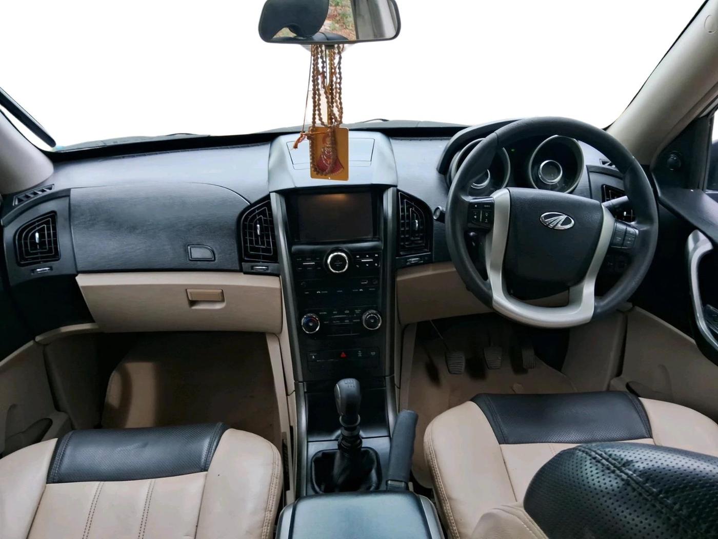 2017 Mahindra XUV500 W6 1.99, Diesel, Manual, 79,537 km, interior