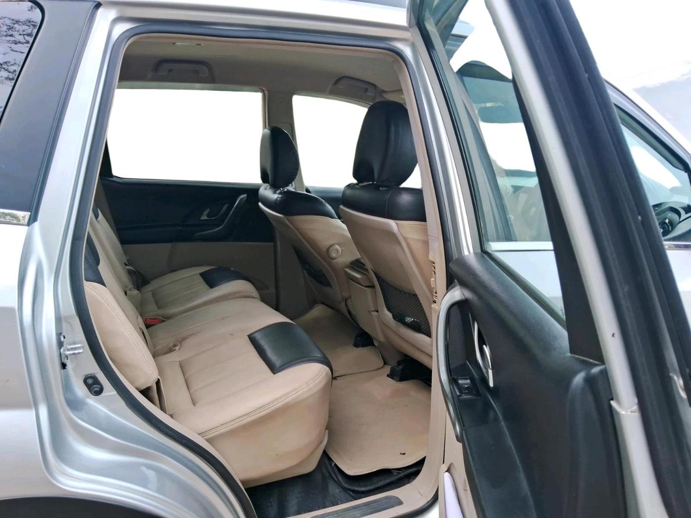 2017 Mahindra XUV500 W6 1.99, Diesel, Manual, 79,537 km, interior