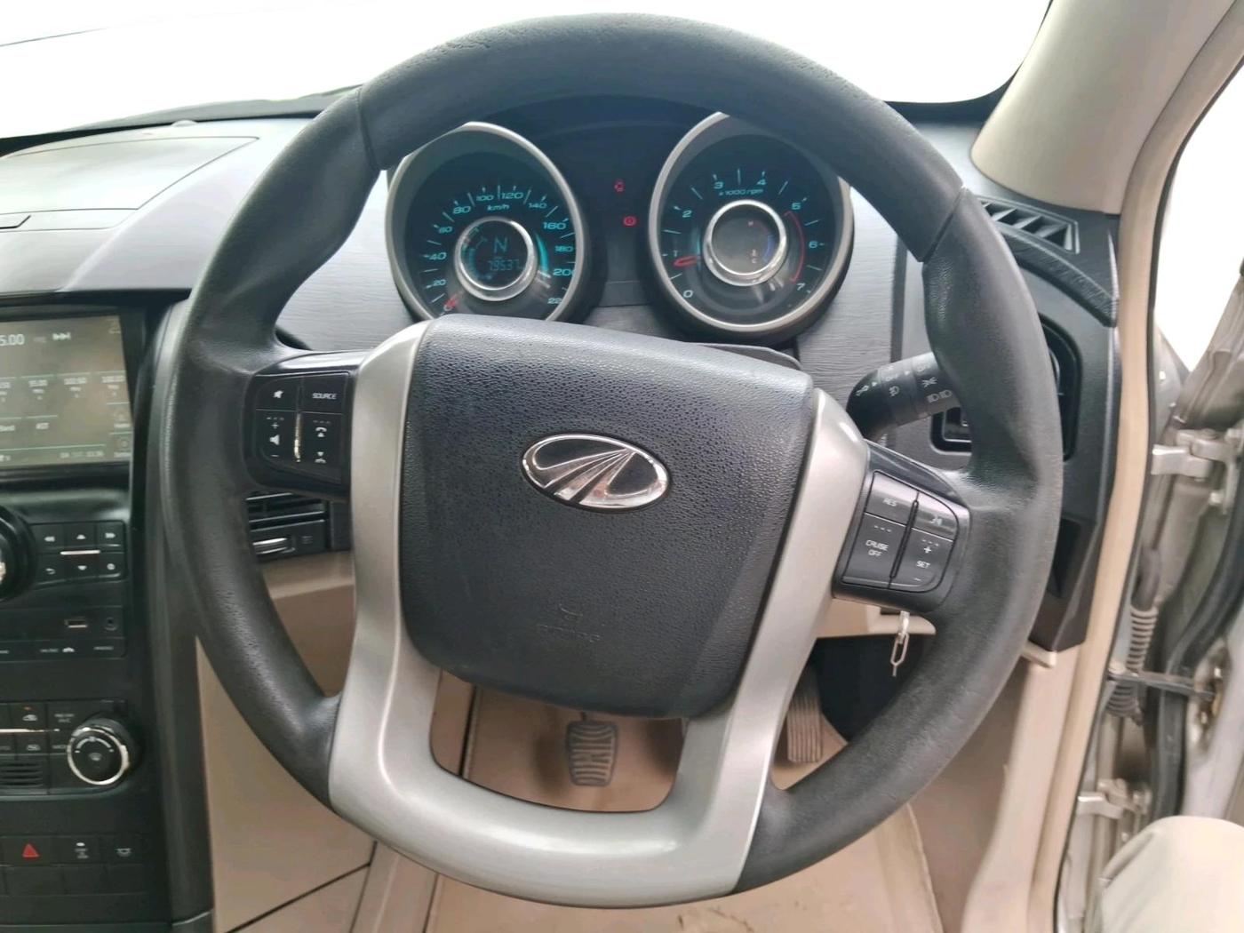 2017 Mahindra XUV500 W6 1.99, Diesel, Manual, 79,537 km, interior