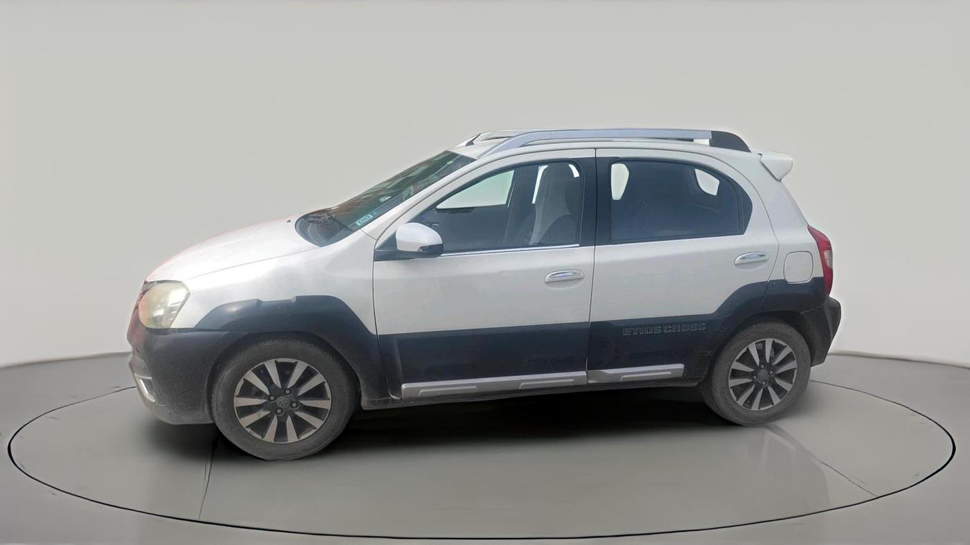 2015 Toyota Etios CROSS 1.4 VD, Diesel, Manual, 1,48,419 km, exterior