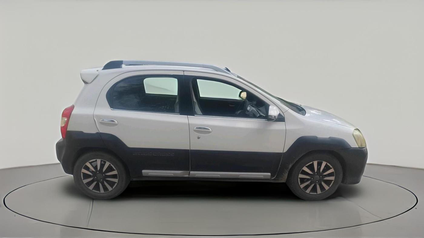 2015 Toyota Etios CROSS 1.4 VD, Diesel, Manual, 1,48,419 km, exterior