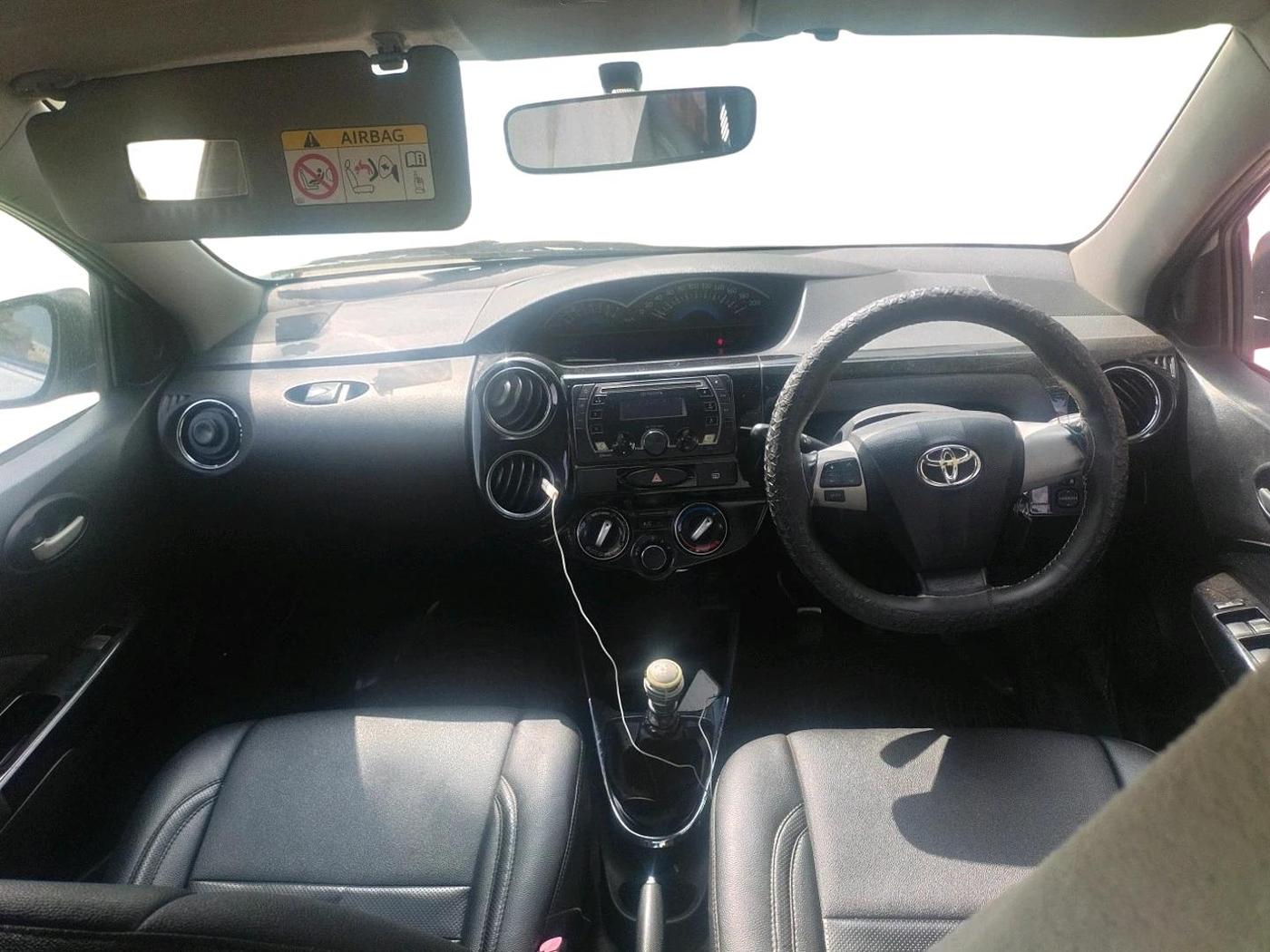 2015 Toyota Etios CROSS 1.4 VD, Diesel, Manual, 1,48,419 km, interior