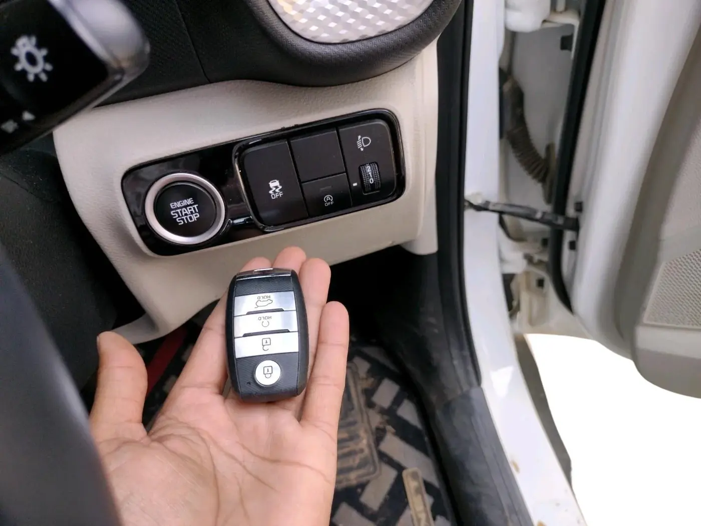 2023 KIA SONET HTX 1.0 IMT, Petrol, Manual, 21,377 km, interior