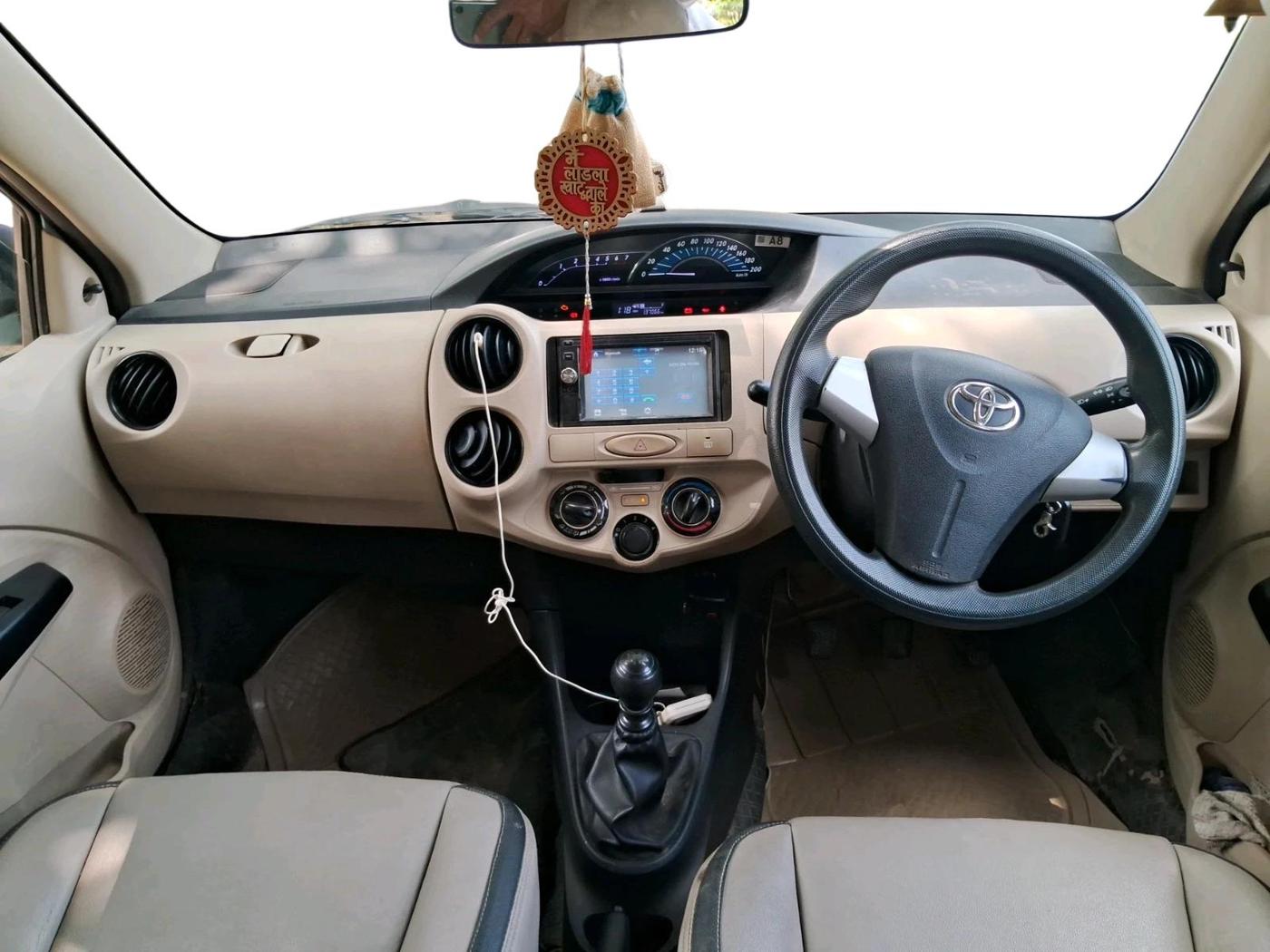 2017 Toyota Etios Liva GD, Diesel, Manual, 1,37,066 km, interior