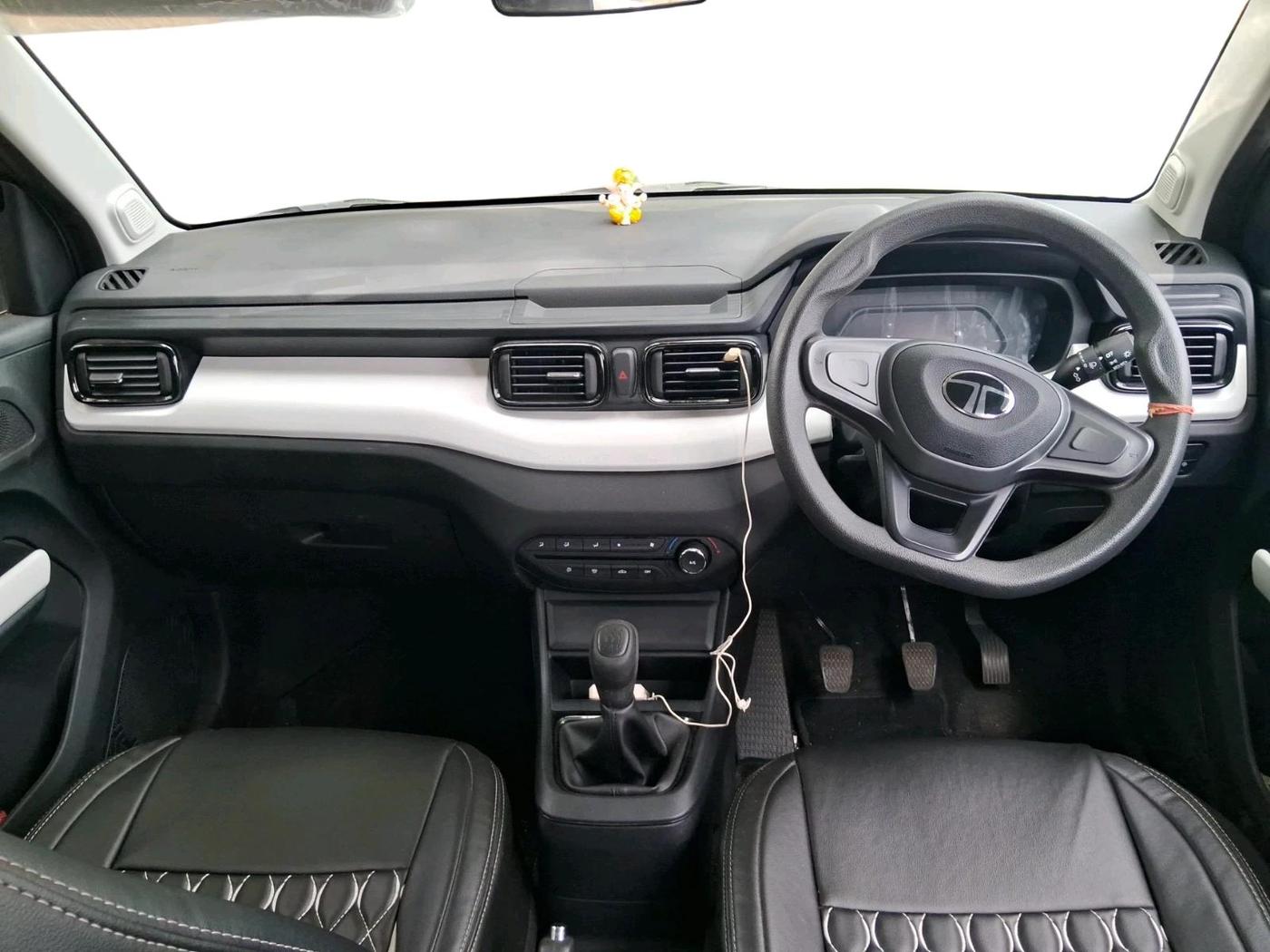 2025 Tata PUNCH PURE MT, Petrol, Manual, 4,796 km, interior