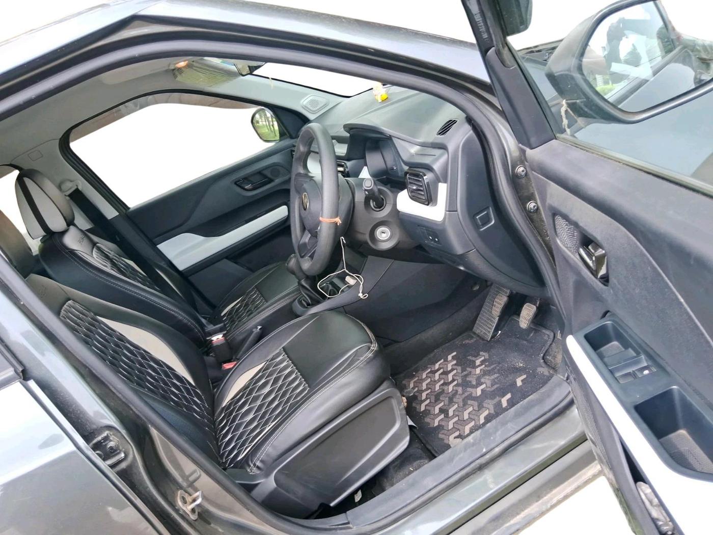 2025 Tata PUNCH PURE MT, Petrol, Manual, 4,796 km, interior