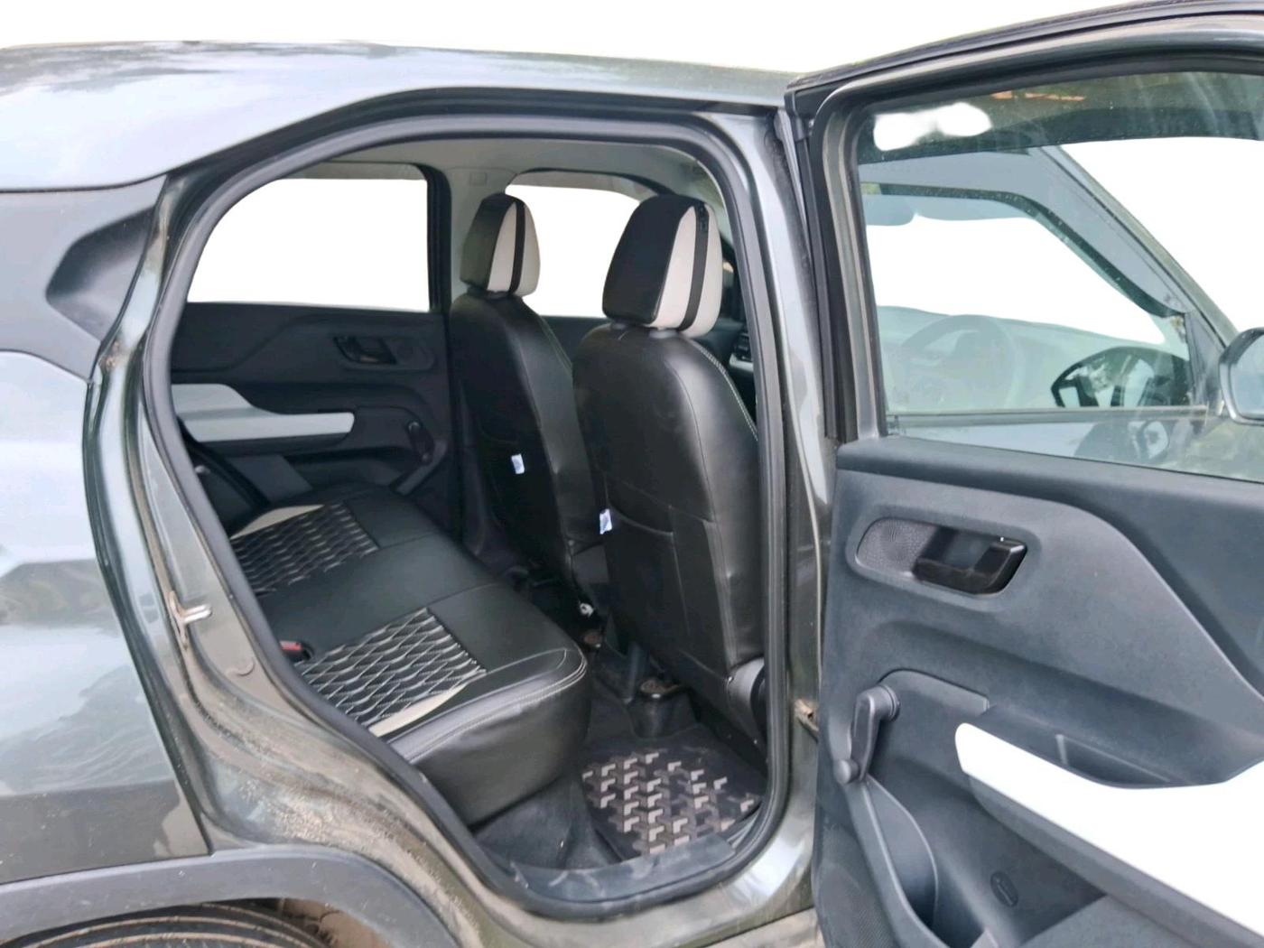 2025 Tata PUNCH PURE MT, Petrol, Manual, 4,796 km, interior