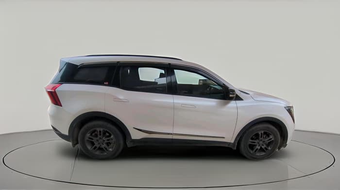 2022 Mahindra XUV700 MX P MT 5 STR, Petrol, Manual, 52,545 km, exterior