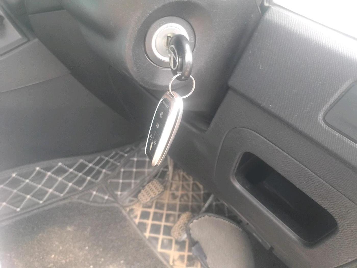 2023 Tata PUNCH PURE MT, Petrol, Manual, 39,333 km, interior