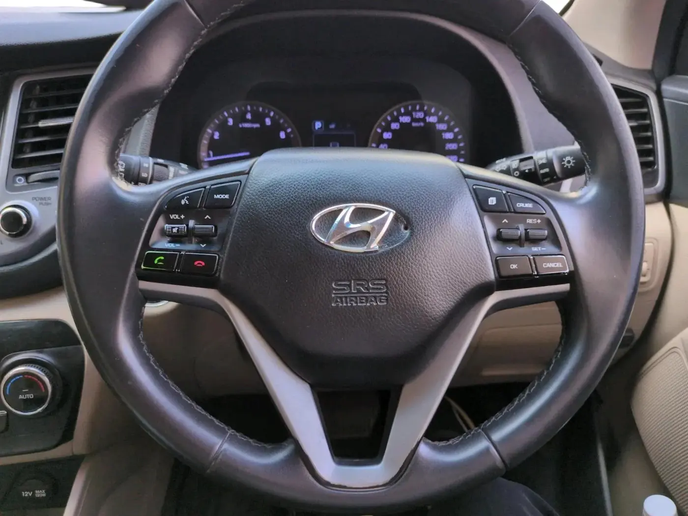 2016 Hyundai Tucson 2WD AT GL PETROL , CNG, Automatic, 62,368 km, interior