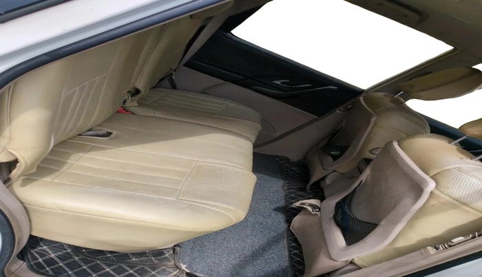 2015 Mahindra XUV500 W6, Diesel, Manual, 1,32,749 km, interior