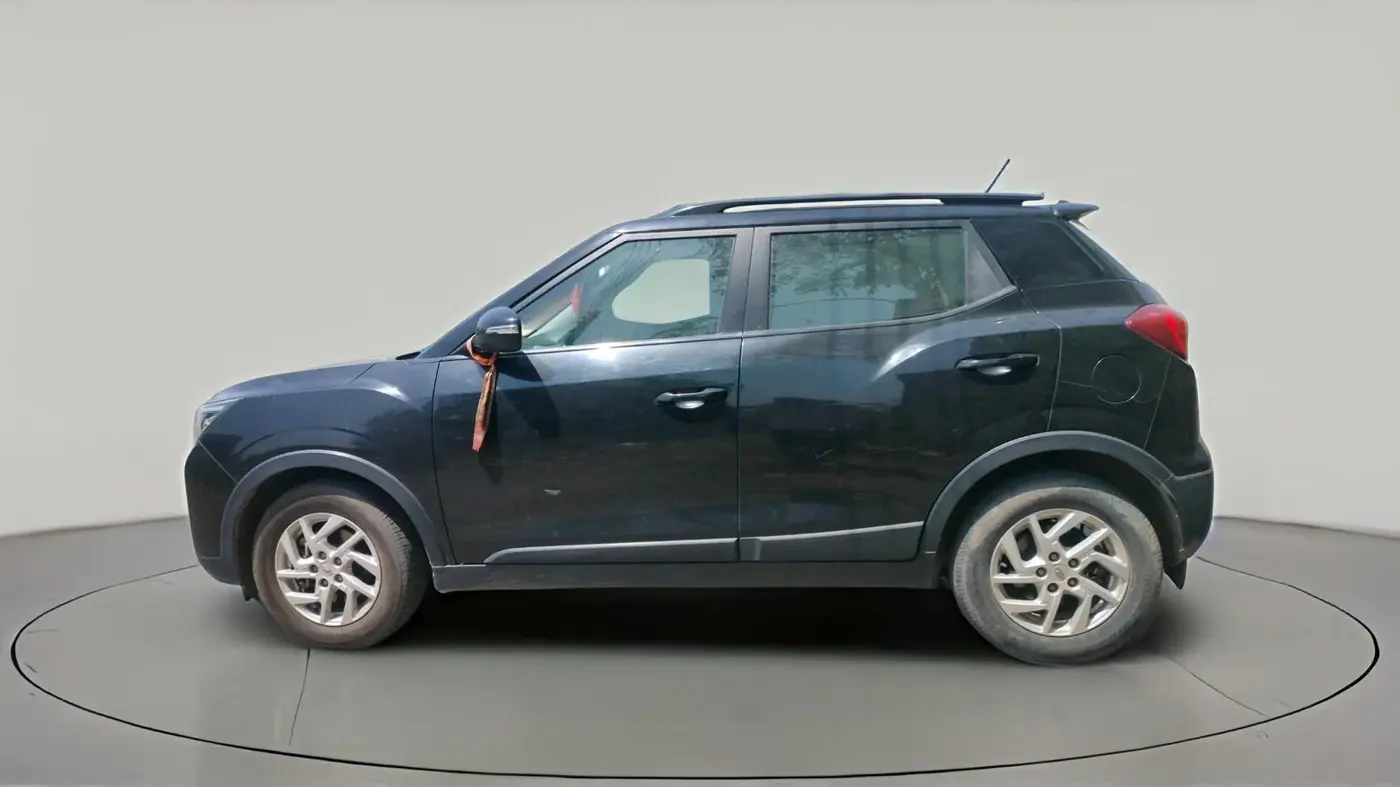 2022 Mahindra XUV300 W8 1.2 PETROL, Petrol, Manual, 64,266 km, exterior