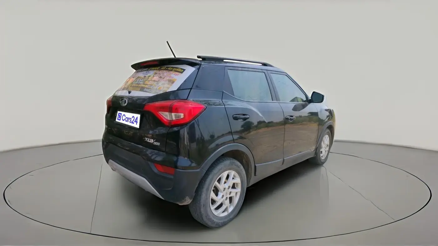 2022 Mahindra XUV300 W8 1.2 PETROL, Petrol, Manual, 64,266 km, exterior