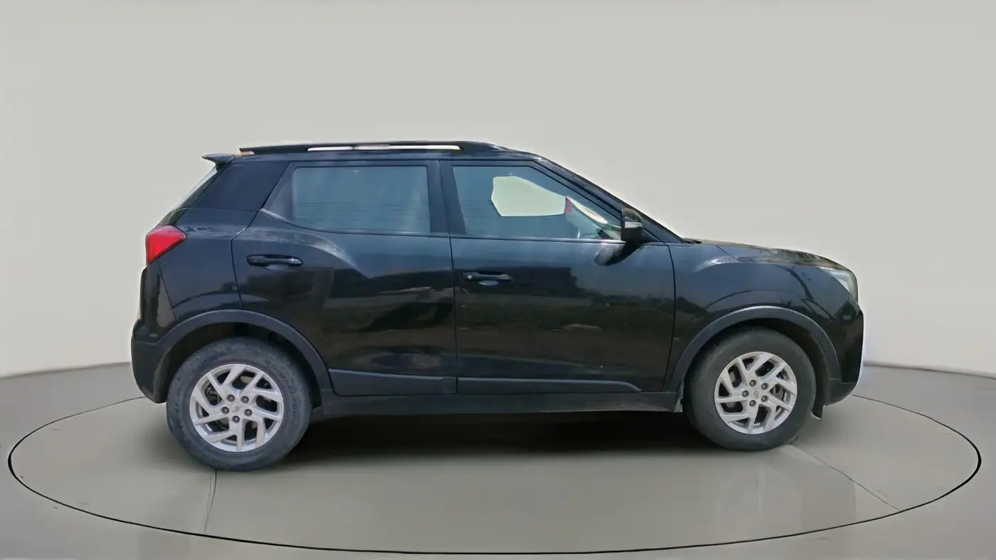 2022 Mahindra XUV300 W8 1.2 PETROL, Petrol, Manual, 64,266 km, exterior