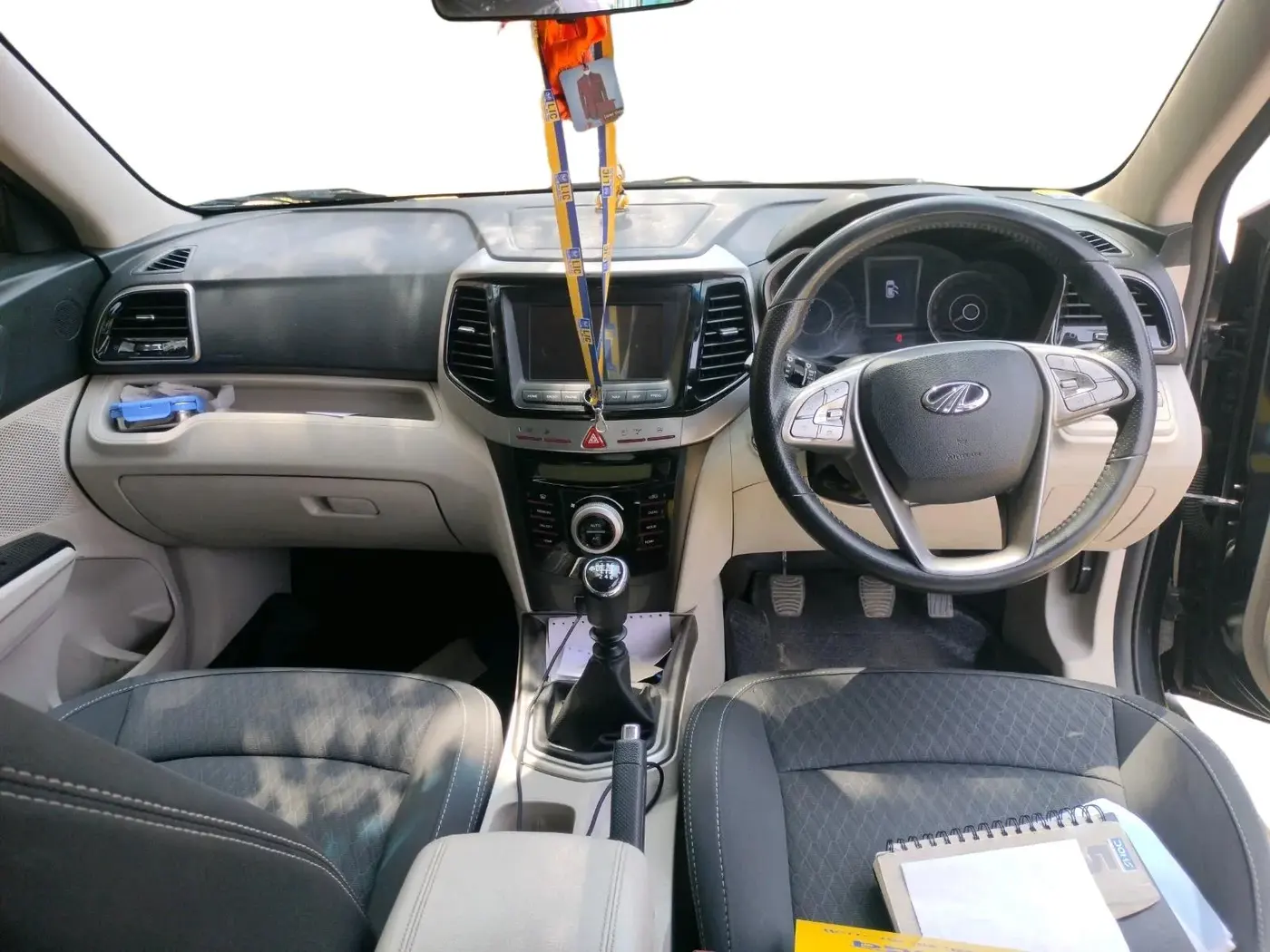 2022 Mahindra XUV300 W8 1.2 PETROL, Petrol, Manual, 64,266 km, interior