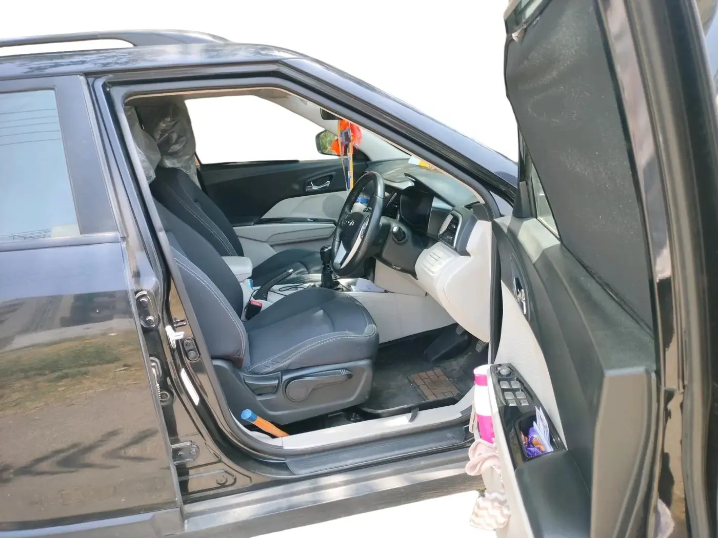 2022 Mahindra XUV300 W8 1.2 PETROL, Petrol, Manual, 64,266 km, interior